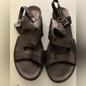 Mephisto black leather strappy sandals, size 40 euro, size 9 women’s.